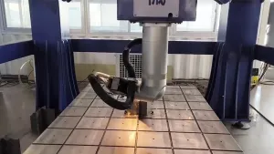 Cabezal de corte láser de fibra para corte robótico 3D