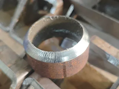 Cabezal de corte láser de fibra biselado de 15 kW  (péndulo simple , ángulo recto, autoenfocable)